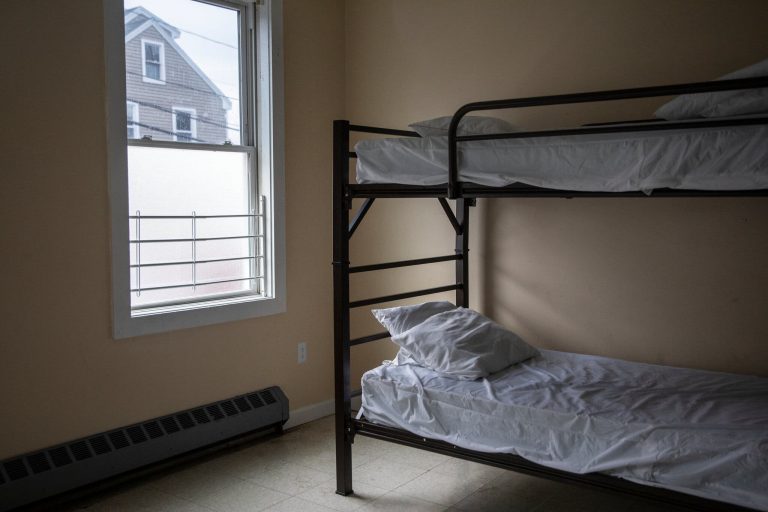 Une image contenant intérieur, mur, meubles, lit Le contenu généré par l'IA peut être incorrect.