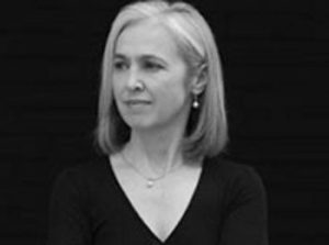 Une image contenant Visage humain, personne, habits, femme Le contenu généré par l'IA peut être incorrect.