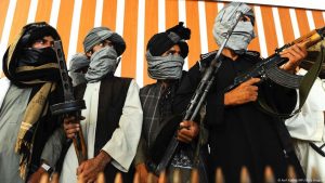 Une image contenant arme, habits, arme à feu, fusil Le contenu généré par l’IA peut être incorrect.