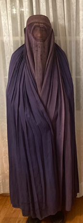 Une image contenant habits, intérieur, textile, Manteau

Le contenu généré par l’IA peut être incorrect.