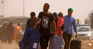 Une image contenant plein air, personne, habits, sol Le contenu généré par l’IA peut être incorrect.