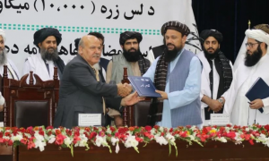 Une image contenant habits, personne, funérailles, Visage humain Le contenu généré par l’IA peut être incorrect.