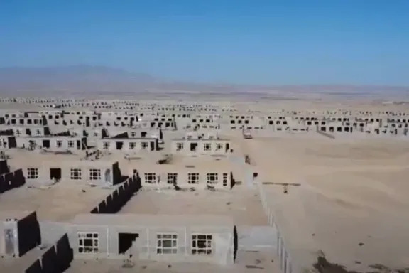 Un camp construit par les talibans pour les réfugiés waziristani dans la province de Ghazni