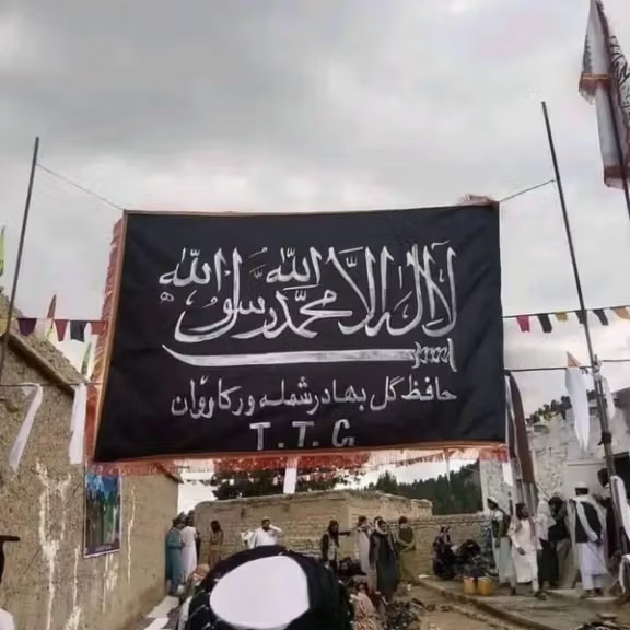 Une image contenant texte, plein air, ciel, drapeau

Le contenu généré par l'IA peut être incorrect.