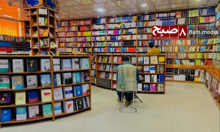 Une image contenant scène, intérieur, Rayonnage, bibliothèque Le contenu généré par l'IA peut être incorrect.