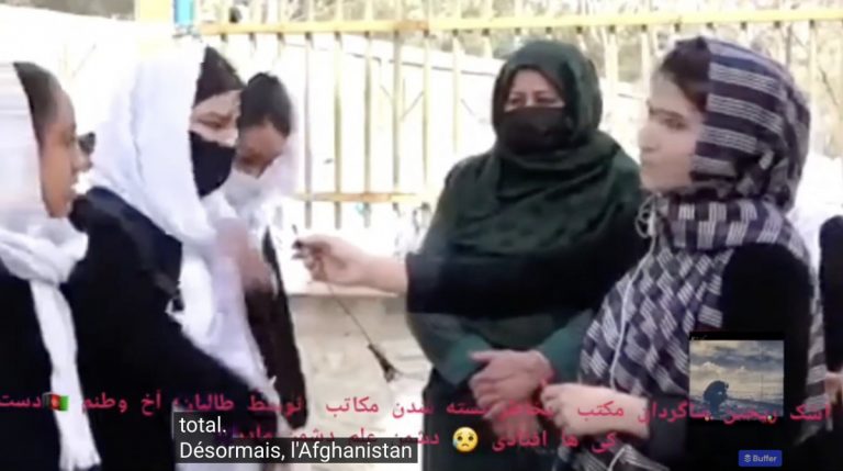 Elles apprennent en secret : parrainez une classe clandestine, sauvez 25 destins