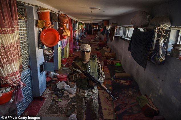 Une image contenant intérieur, plafond, mur, pièce

Le contenu généré par l'IA peut être incorrect.