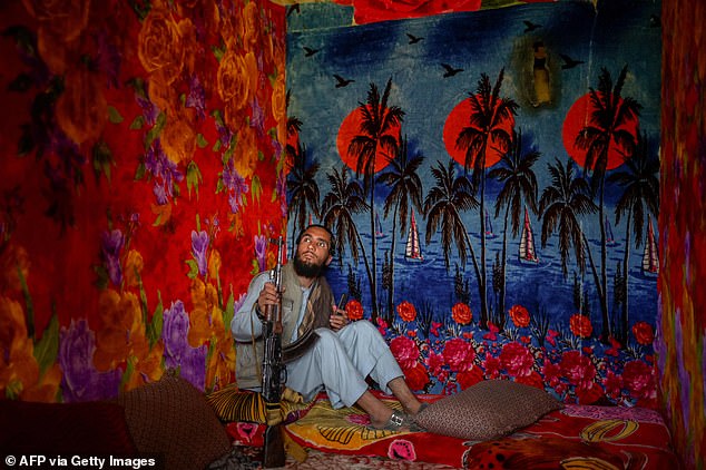 Une image contenant peinture, Art moderne, Arts visuels, art

Le contenu généré par l'IA peut être incorrect.