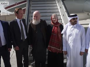 Une image contenant personne, habits, Visage humain, Barbe humaine

Le contenu généré par l'IA peut être incorrect.