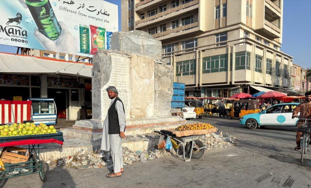 Une image contenant plein air, bâtiment, ciel, Véhicule terrestre Le contenu généré par l'IA peut être incorrect.