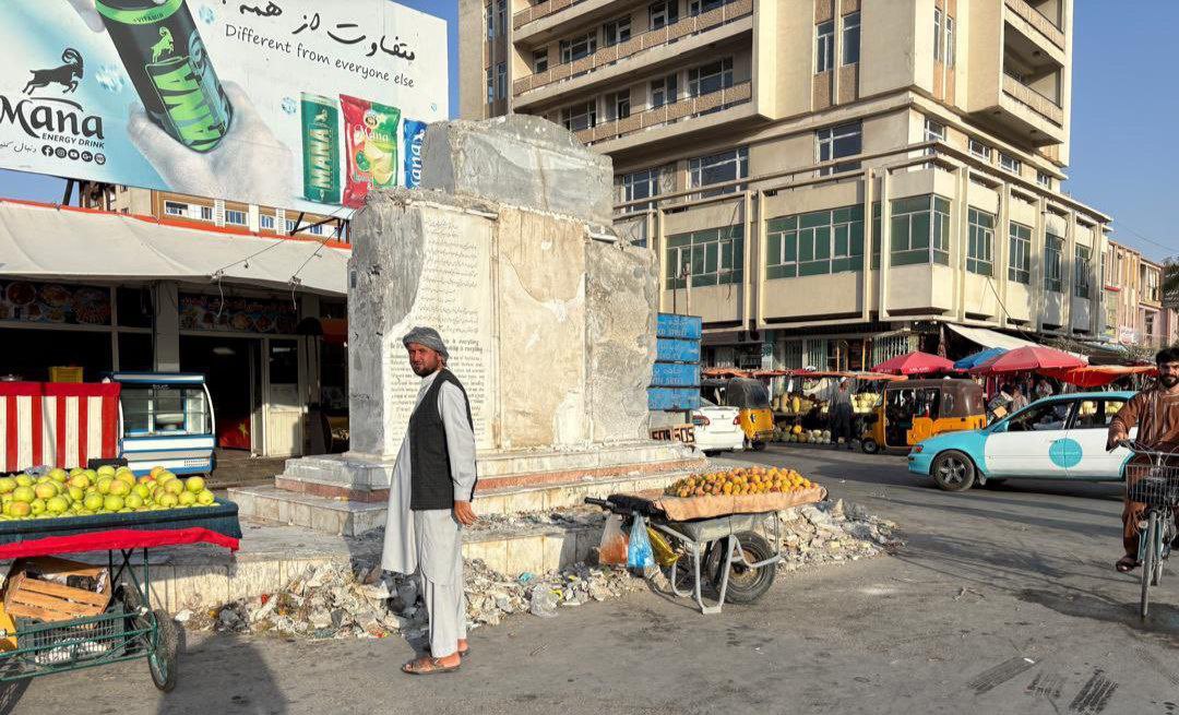 Une image contenant plein air, bâtiment, ciel, Véhicule terrestre

Le contenu généré par l'IA peut être incorrect.